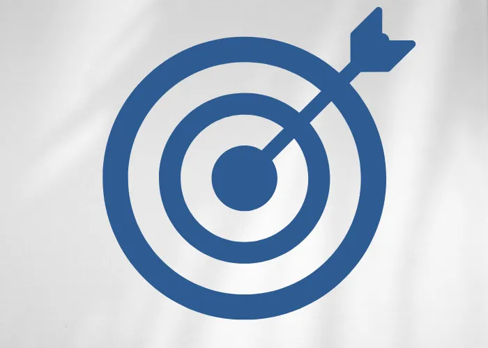 Zielscheibe mit Pfeil drin